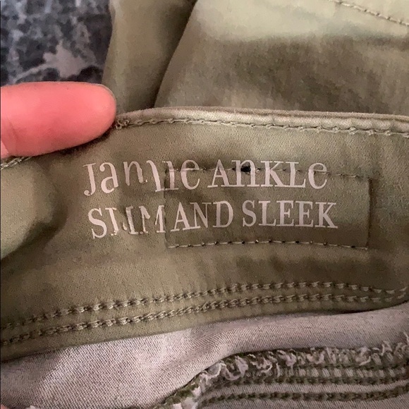 Green skinny pants. Soft fabric. - Picture 2 of 2